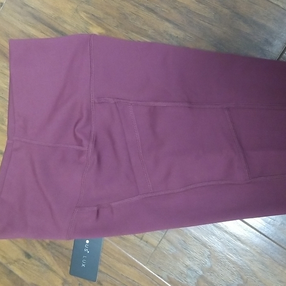 NWT Yogalicious Lux Mauvewood Burgundy Leggings Size Small - Picture 9 of 12